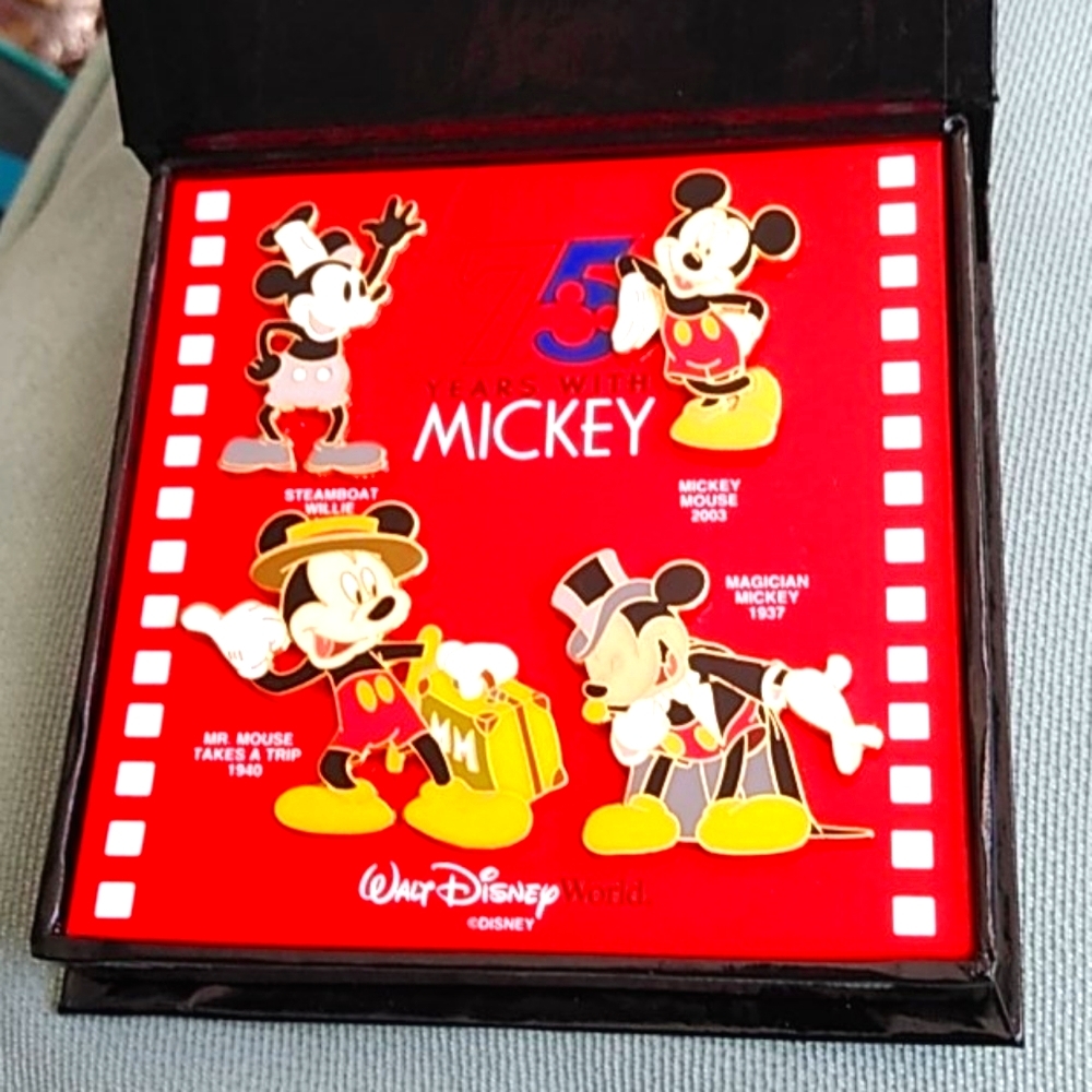 COPY - DISNEY 75 YEARS WITH MICKEY PIN SET